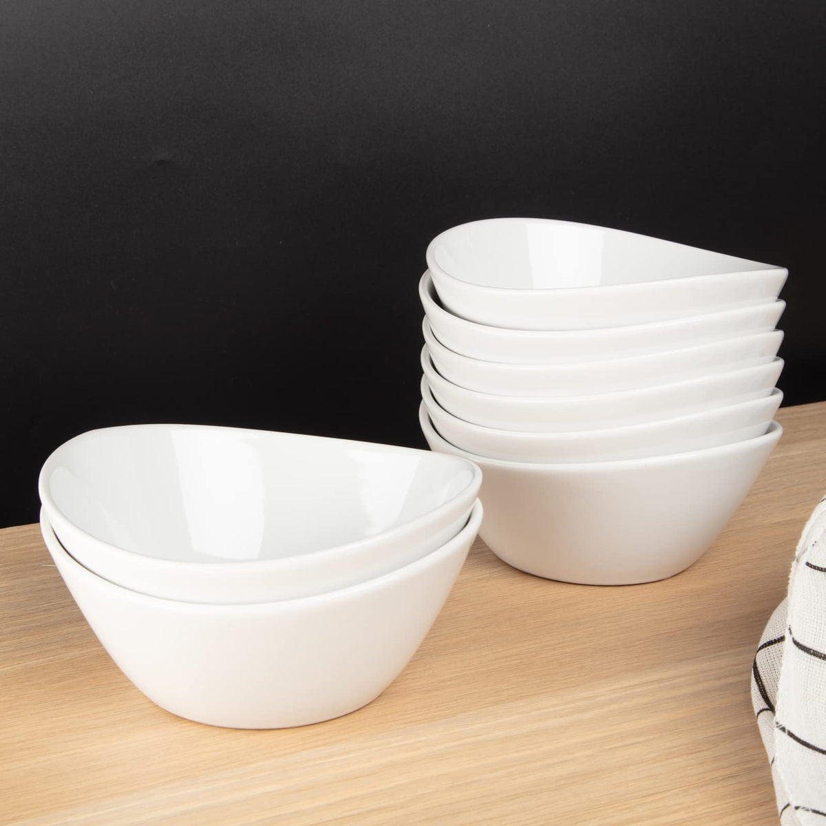 8 in White Ceramic Soup and Salad Bowls Set of 4 U415845