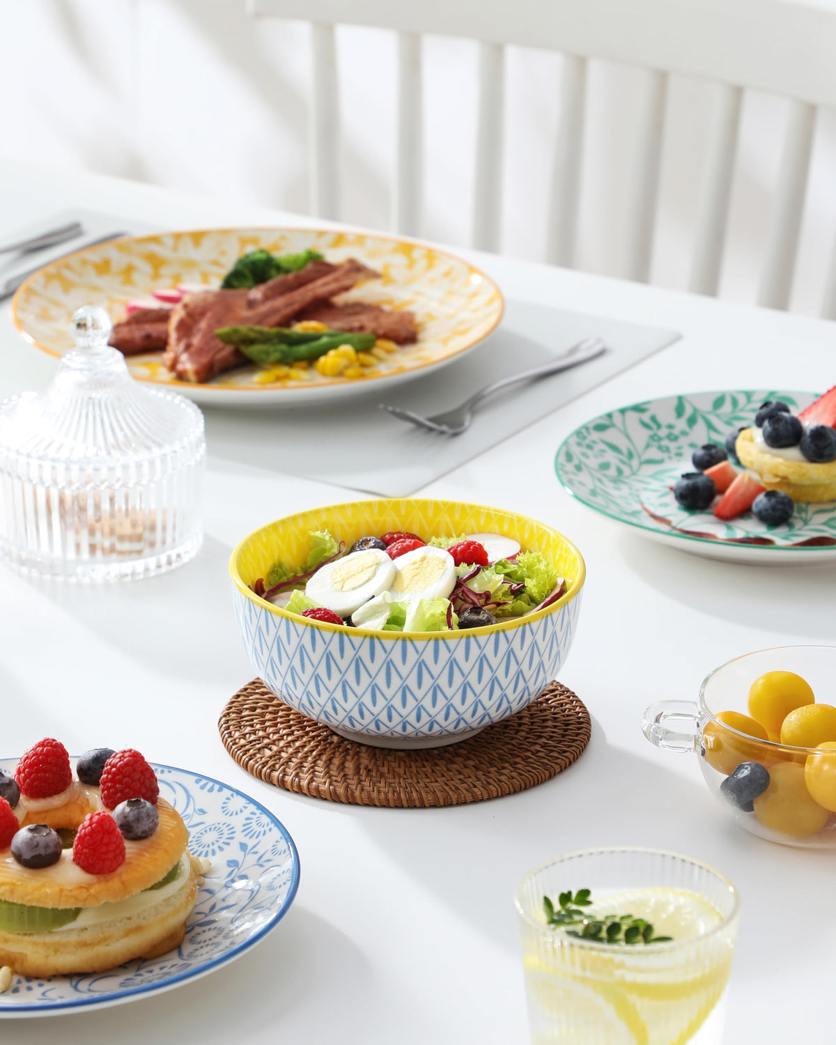 Plates and Bowls Set for 4, 12 Pieces Porcelain Dinnerware F9071