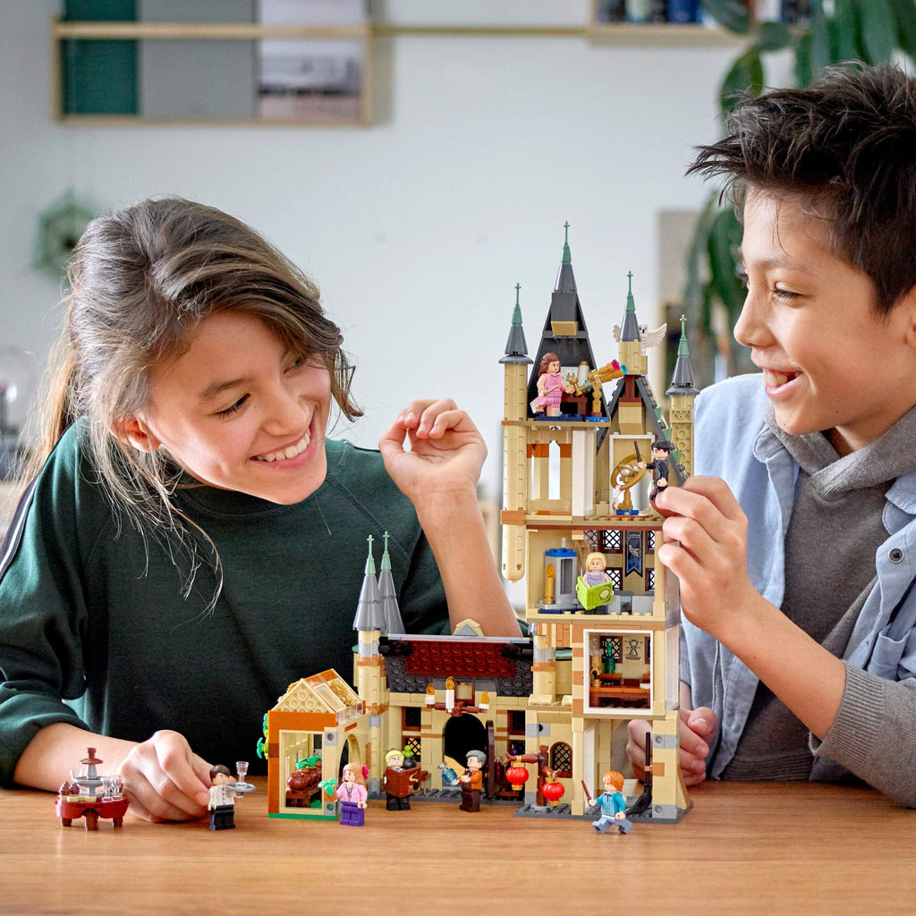 Castle Toy Playset with 8 Character Minifigures O86714