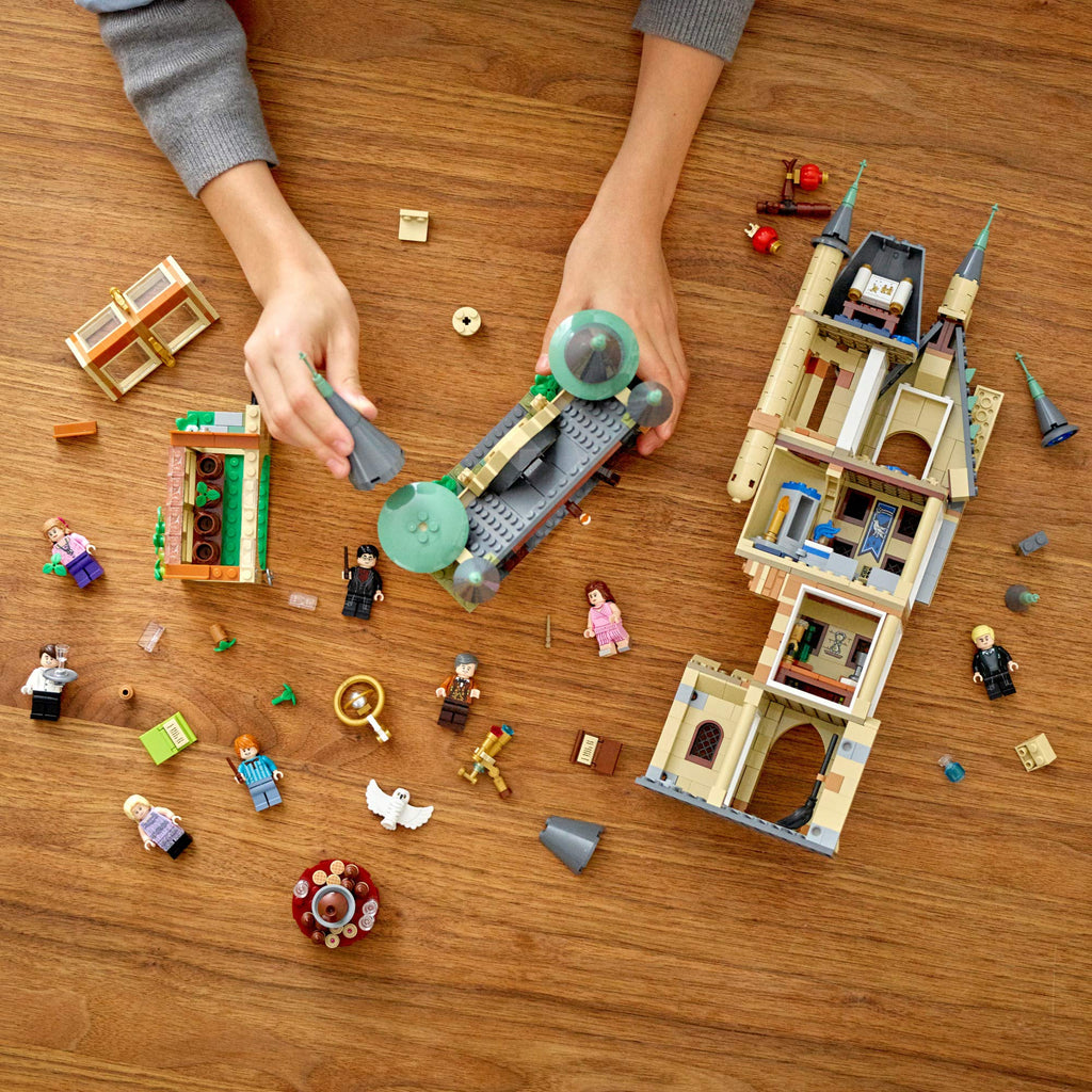 Castle Toy Playset with 8 Character Minifigures O86714